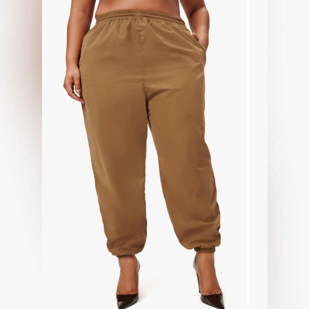 Good American Essential Track Jogger